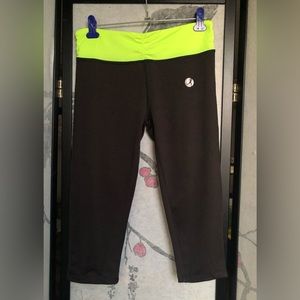 Large Necessity capri activewear pants
